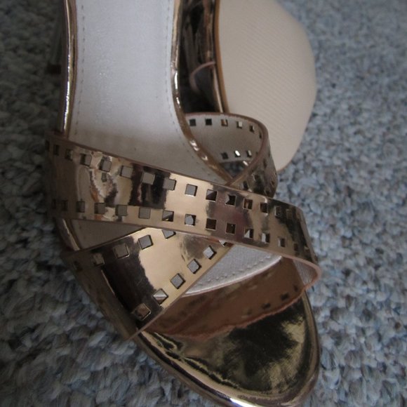 Cape Robbin Glory-1 Rosegold Crossover Sandal - Picture 6 of 10
